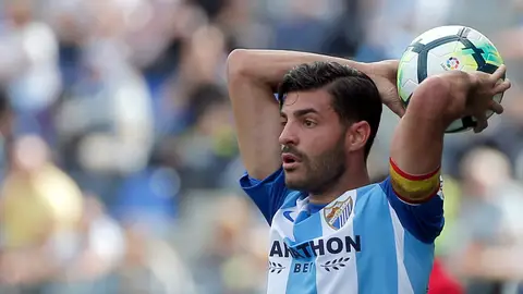 Miguel Torres mientras jugando mientras Paula Echevarría está en el campo Miguel Torres mientras jugando mientras Paula Echevarría está en el campo