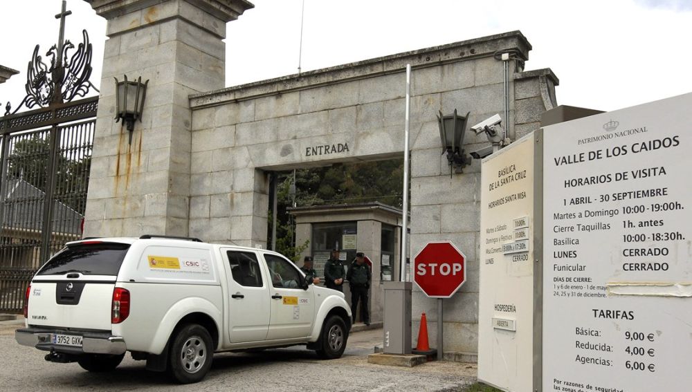 Emoción en el Valle del los Caídos por el inicio de los trabajos de exhumación Emoción en el Valle del los Caídos por el inicio de los trabajos de exhumación