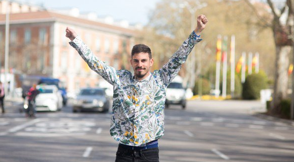 Conocemos la historia del joven con una hemiparesia de nacimiento que corrió la maratón de Madrid Conocemos la historia del joven con una hemiparesia de nacimiento que corrió la maratón de Madrid