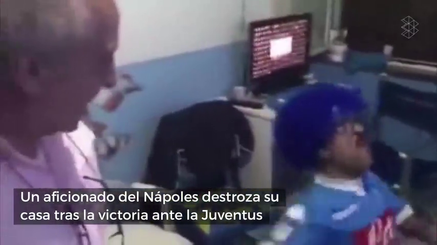 Un aficionado del Nápoles destroza su casa después de la victoria ante la Juventus Un aficionado del Nápoles destroza su casa después de la victoria ante la Juventus