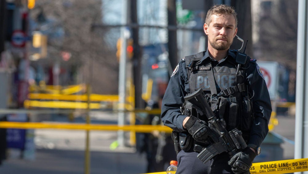 Policía de Toronto en el lugar del atropello