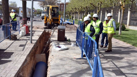 El concejal de Urbanismo, Alberto Lillo, durante la visita a las obras de la Avenida de Europa
