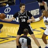 Pau Gasol, en acción ante los Warriors