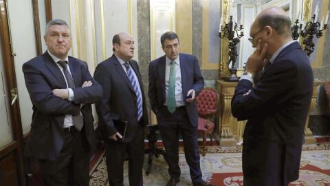 Aitor Esteban y otros diputados del PNV en el Congreso