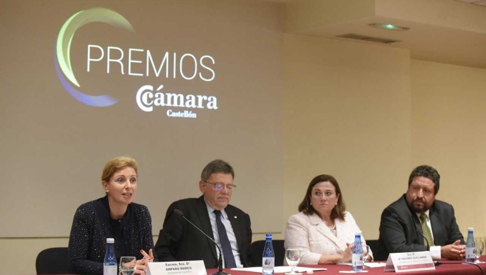 La alcaldesa, Amparo Marco, el president, Ximo Puig, la presidenta de la Cámara, Lola Guillamón y el presidente provincial Javier Moliner.