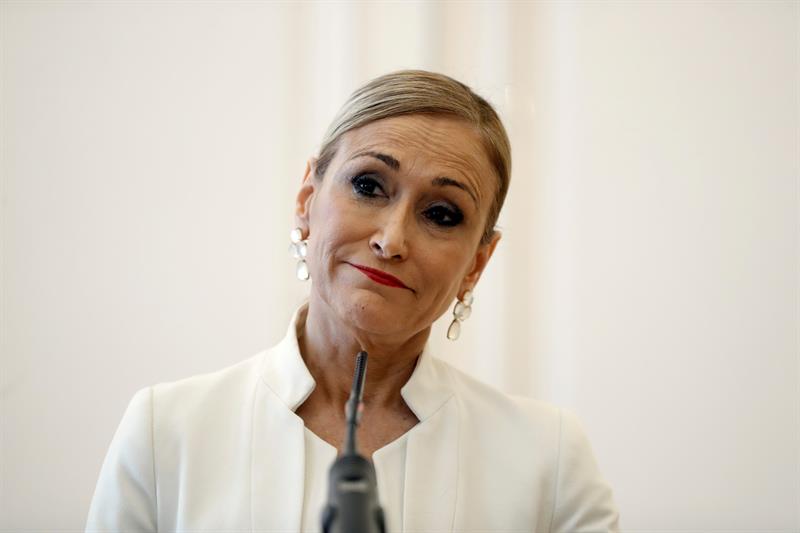 Personas físicas y la dimisión de Cifuentes: "Luego dicen que las cremas no hacen efecto" Personas físicas y la dimisión de Cifuentes: "Luego dicen que las cremas no hacen efecto"