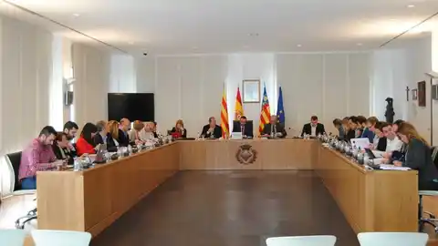 El ple aprova per unanimitat l'actualització del Pla Acústic Municipal i la constitució del nou Consell Escolar Municipal. L'operació financera s'ha adjudicat al BBVA, a un Euribor +0,64 sense despeses d'amortització ni de cancel•lació.