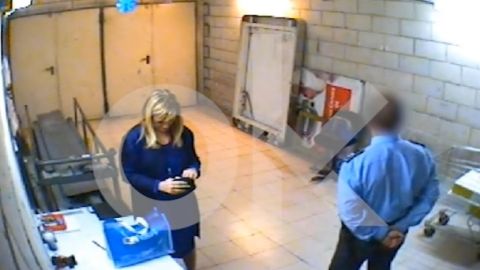 Imagen de Cifuentes tras ser sorprendida intentando robar en un supermercado