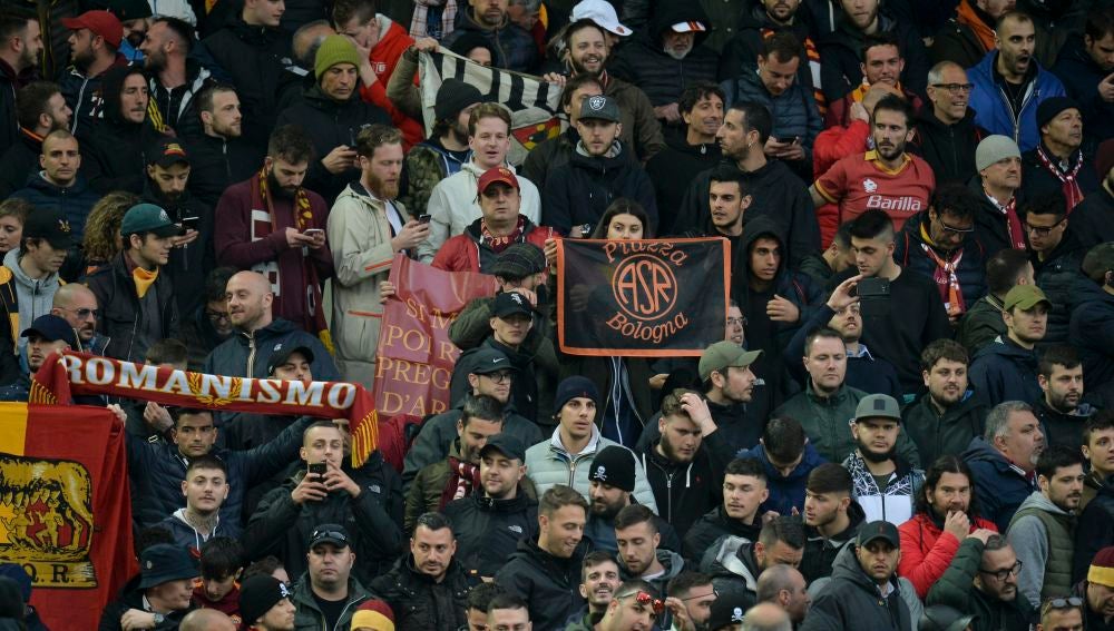Aficionados de la Roma en Anfield