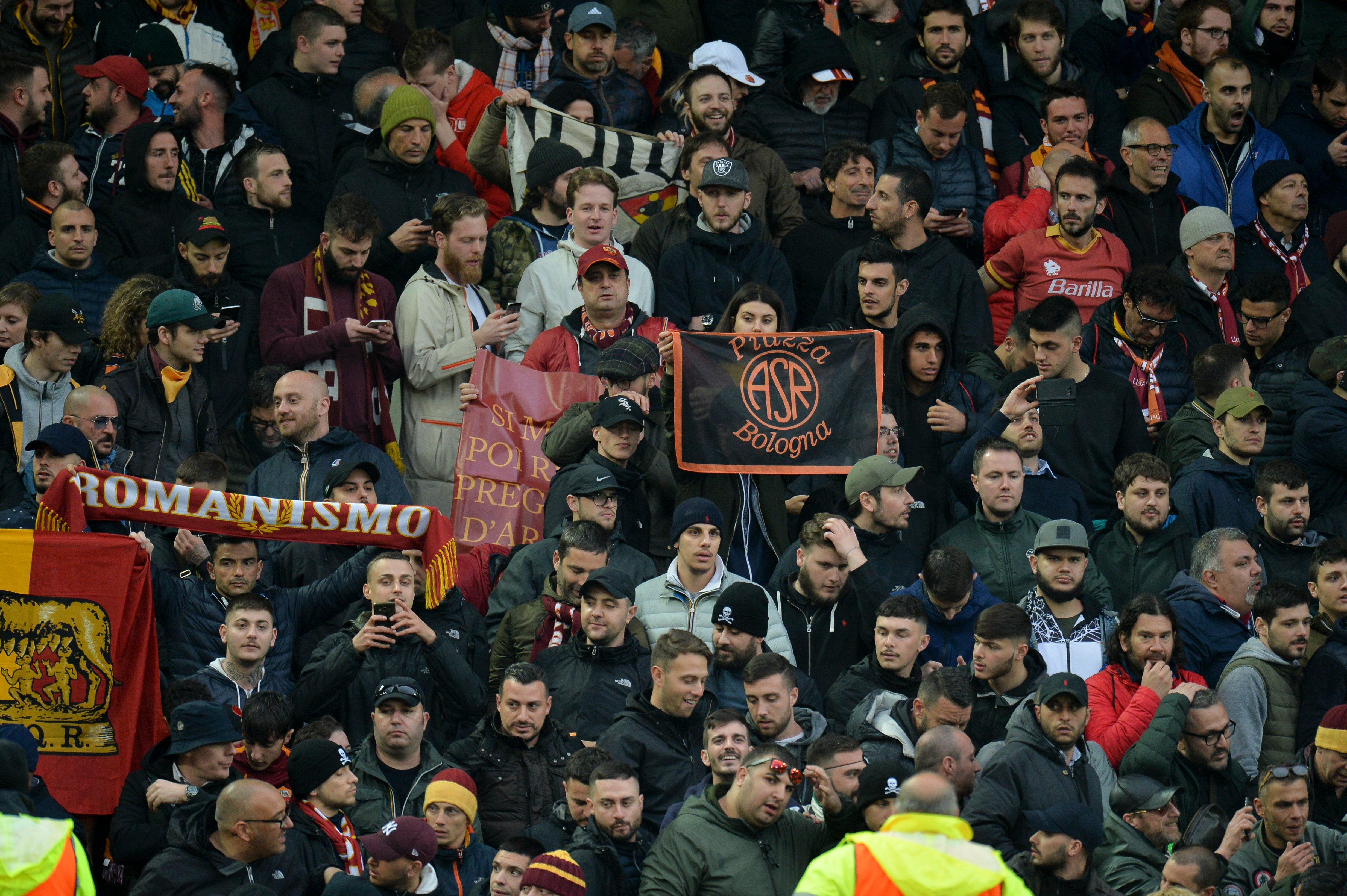 Dos aficionados de la Roma, acusados de intento de asesinato tras una pelea cerca de Anfield Dos aficionados de la Roma, acusados de intento de asesinato tras una pelea cerca de Anfield