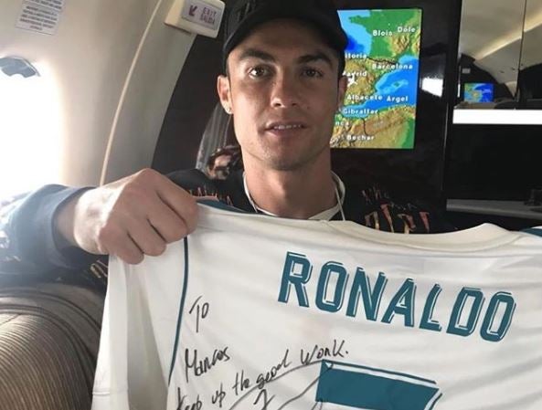 ¿A quién le regaló Cristiano su camiseta firmada antes de enfrentarse al Bayern en Champions? ¿A quién le regaló Cristiano su camiseta firmada antes de enfrentarse al Bayern en Champions?