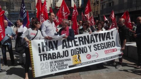 Los sindicatos se han concentrado frente a la sede de FECIR