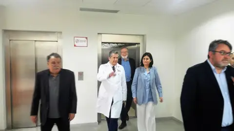 Carlos Gosálbez, director del Hospital General Universitario de Elche, junto a la consellera de Sanidad, Carmen Montón Carlos Gosálbez, director del Hospital General Universitario de Elche, junto a la consellera de Sanidad, Carmen Montón