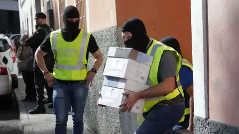 La Guardia Civil detiene a un hombre por incitar al yihadismo en Gran Canaria La Guardia Civil detiene a un hombre por incitar al yihadismo en Gran Canaria