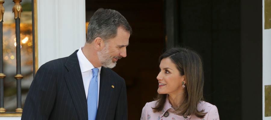 Los Reyes de España se dirigen una mirada cómplice Los Reyes de España se dirigen una mirada cómplice