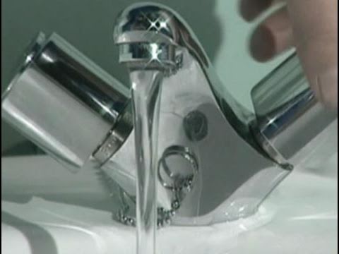 Comercios, alojamientos y hostelería podrán aplazar seis meses la factura del agua Comercios, alojamientos y hostelería podrán aplazar seis meses la factura del agua