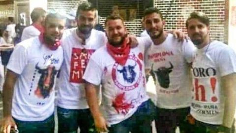 Los miembros de 'La Manada' posan en San Ferm&iacute;n