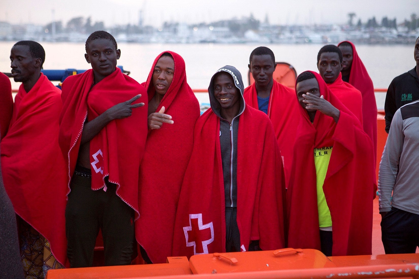Piden al Defensor del Pueblo Andaluz que investigue como posible "detención ilegal" su estancia en el pabellón municipal Piden al Defensor del Pueblo Andaluz que investigue como posible "detención ilegal" su estancia en el pabellón municipal
