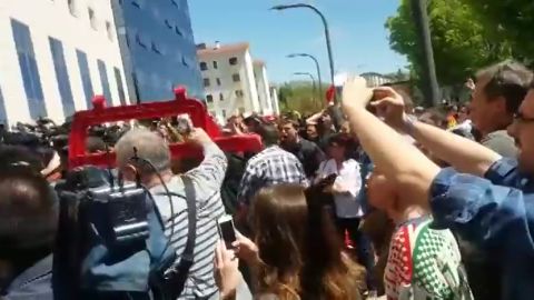 Tensi&oacute;n a las puertas de la Audiencia de Navarra tras la resoluci&oacute;n de la sentencia de 'La Manada': "No es abuso, es violaci&oacute;n"