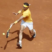 Rafa Nadal devuelve una bola durante el partido Rafa Nadal devuelve una bola durante el partido