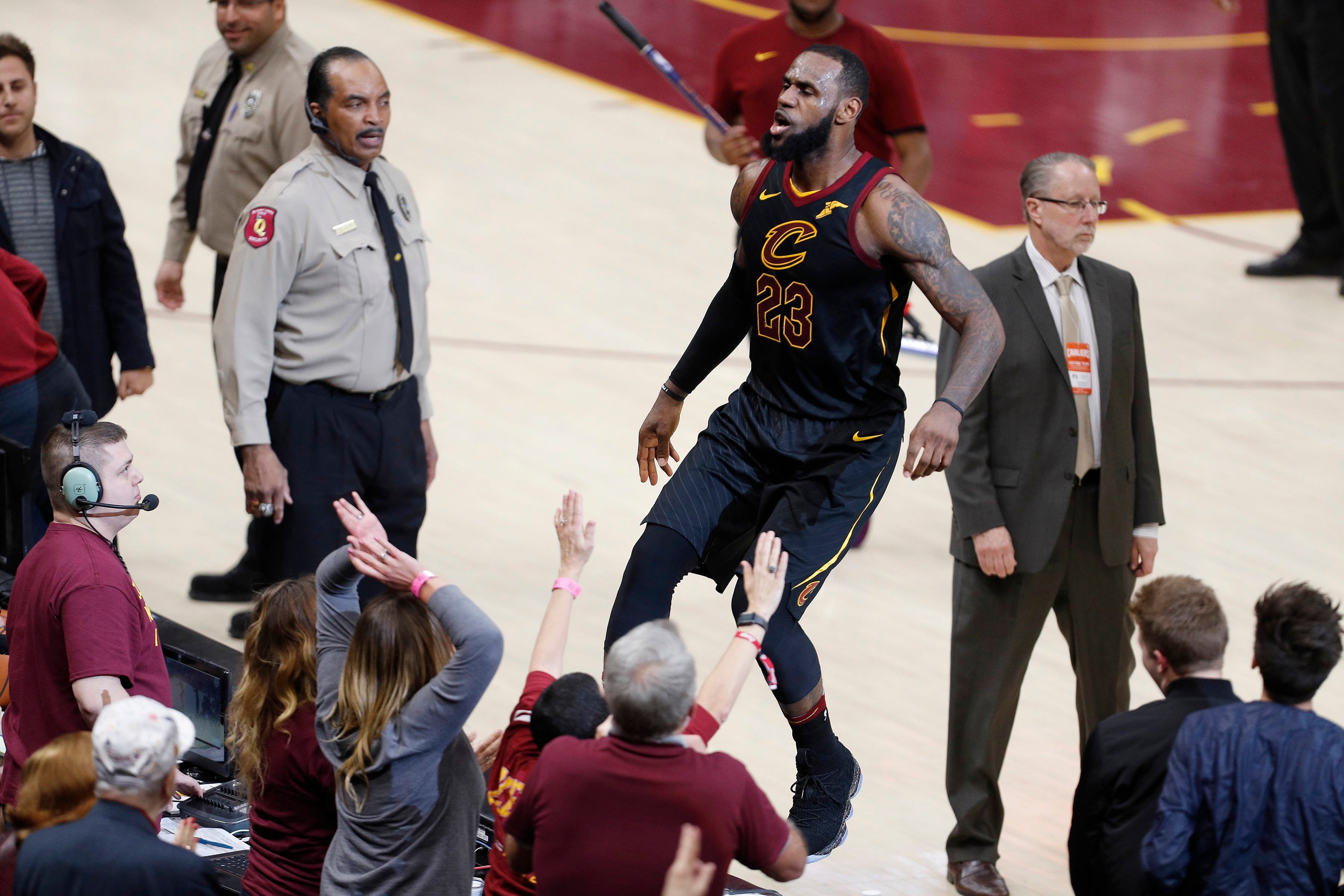 Un gigante LeBron James ejecuta a los Pacers y pone en ventaja a los Cavaliers Un gigante LeBron James ejecuta a los Pacers y pone en ventaja a los Cavaliers