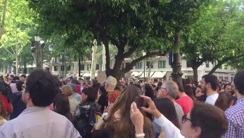 Miles de personas abarrotan calles y plazas contra la sentencia de La Manada Miles de personas abarrotan calles y plazas contra la sentencia de La Manada