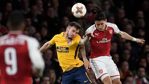 Bellerín con Saúl. Bellerín con Saúl.
