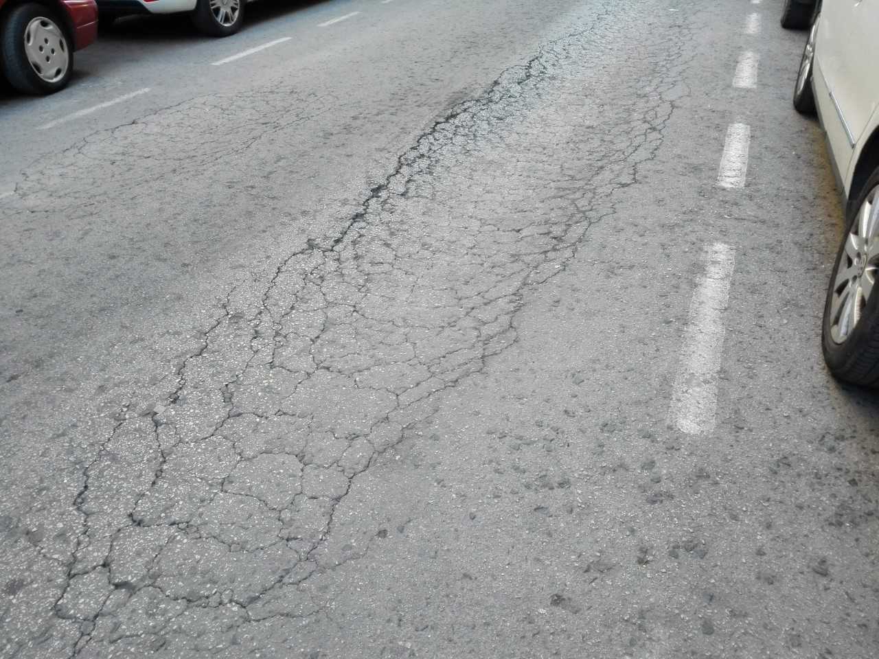Ilicitanos por Elche denuncia agujeros y abombamientos en el asfalto en muchas calles de la ciudad Ilicitanos por Elche denuncia agujeros y abombamientos en el asfalto en muchas calles de la ciudad