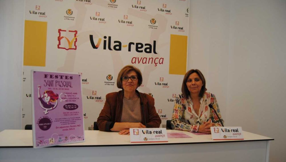 La regidora d´Igualtat Rosario Royo i Ana Claramonte del Grup de Dones Vila-real han presentat el Punt Violeta. 