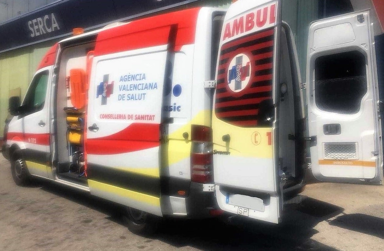 Los TES de una ambulancia de SVB tienen que buscar un médico para asistir a un herido por descarga eléctrica ante la falta de un SAMU disponible Los TES de una ambulancia de SVB tienen que buscar un médico para asistir a un herido por descarga eléctrica ante la falta de un SAMU disponible