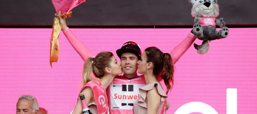 Dumoulin celebra su victoria en la primera etapa del Giro Dumoulin celebra su victoria en la primera etapa del Giro