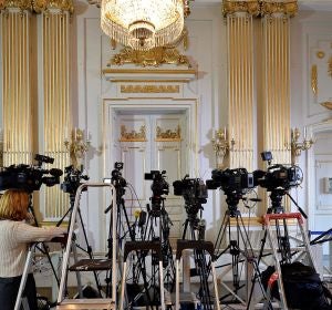Imagen de archivo de los medios preparados para conocer un Premio Nobel de Literatura Imagen de archivo de los medios preparados para conocer un Premio Nobel de Literatura