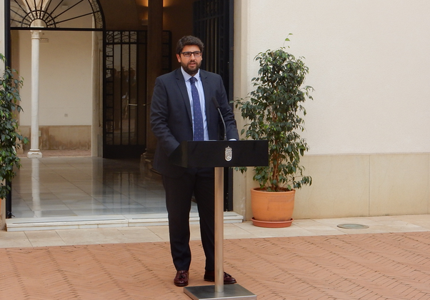 López Miras: "Nos gustaría ir más rápido con el Mar Menor, pero por desgracia debemos seguir una serie de normativas medioambientales" López Miras: "Nos gustaría ir más rápido con el Mar Menor, pero por desgracia debemos seguir una serie de normativas medioambientales"