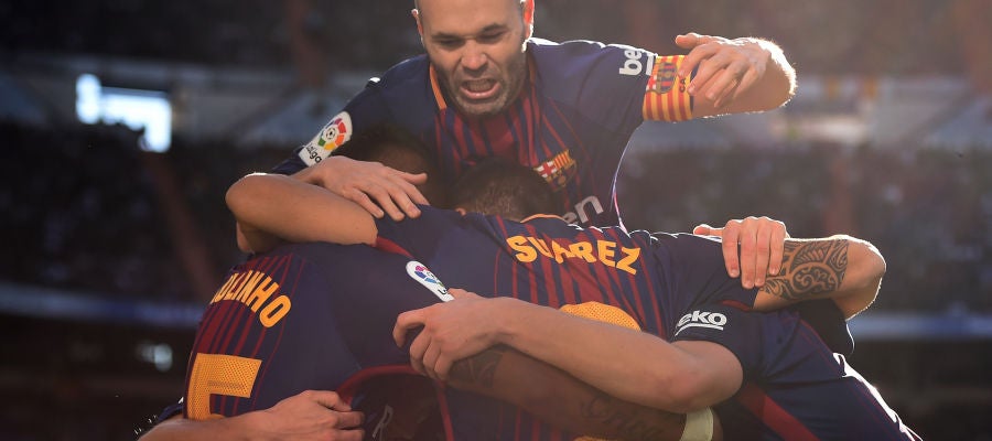 Iniesta celebrando un triunfo en el Bernabéu Iniesta celebrando un triunfo en el Bernabéu