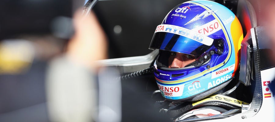 Fernando Alonso, dentro de su Toyota Fernando Alonso, dentro de su Toyota