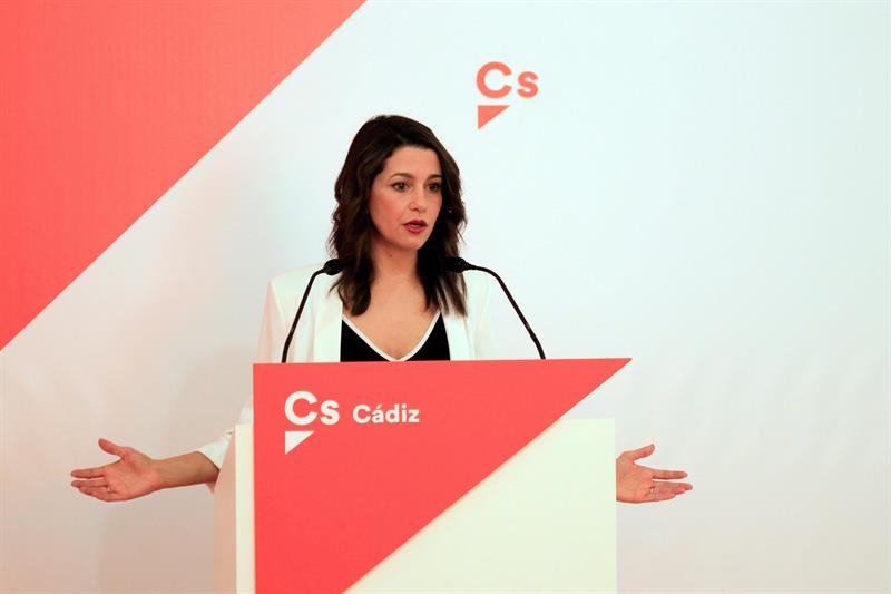 Ciudadanos ganaría las elecciones catalanas pero el independentismo mantendría la mayoría Ciudadanos ganaría las elecciones catalanas pero el independentismo mantendría la mayoría