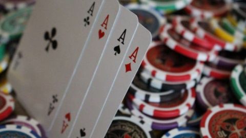 poker game money color team ace red gold 1175257_643x397