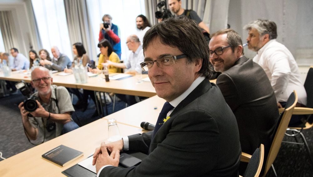 Pilar Cernuda: "La euroorden contra Puigdemont se puede activar cuando el juez Llarena lo considere" Pilar Cernuda: "La euroorden contra Puigdemont se puede activar cuando el juez Llarena lo considere"