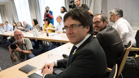 Noticias Antena 3 Fin de semana (05-05-18) JxCat propone investir a Puigdemont antes del 14 de mayo Noticias Antena 3 Fin de semana (05-05-18) JxCat propone investir a Puigdemont antes del 14 de mayo
