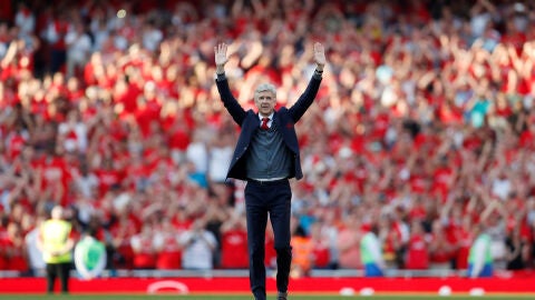 Wenger se despide de la afici&oacute;n del Arsenal