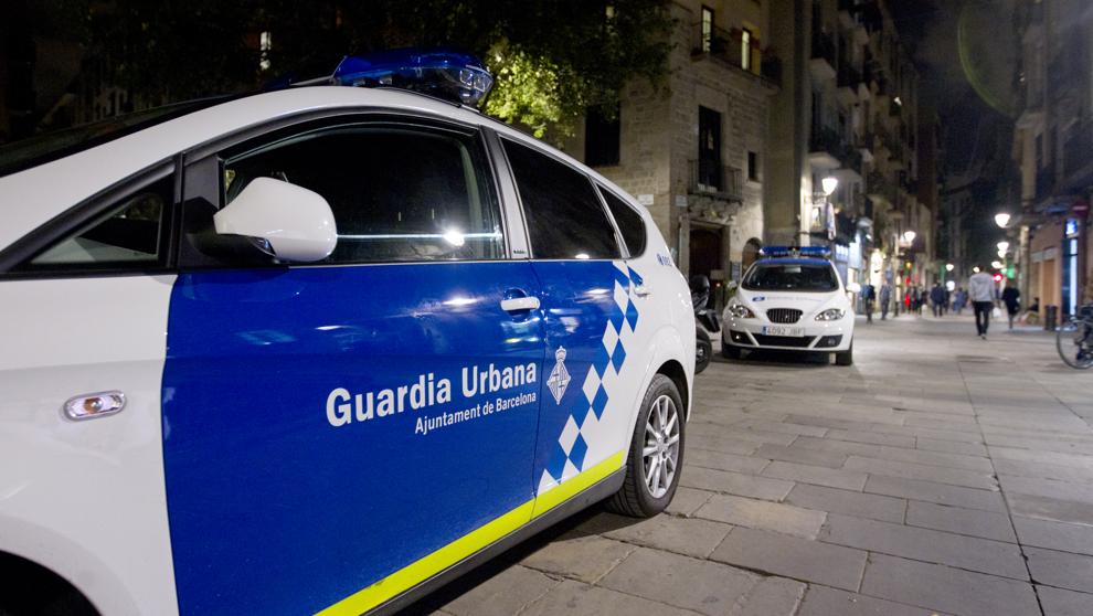 Dos turistas detenidos por violar presuntamente a una mujer en una playa de Barcelona Dos turistas detenidos por violar presuntamente a una mujer en una playa de Barcelona