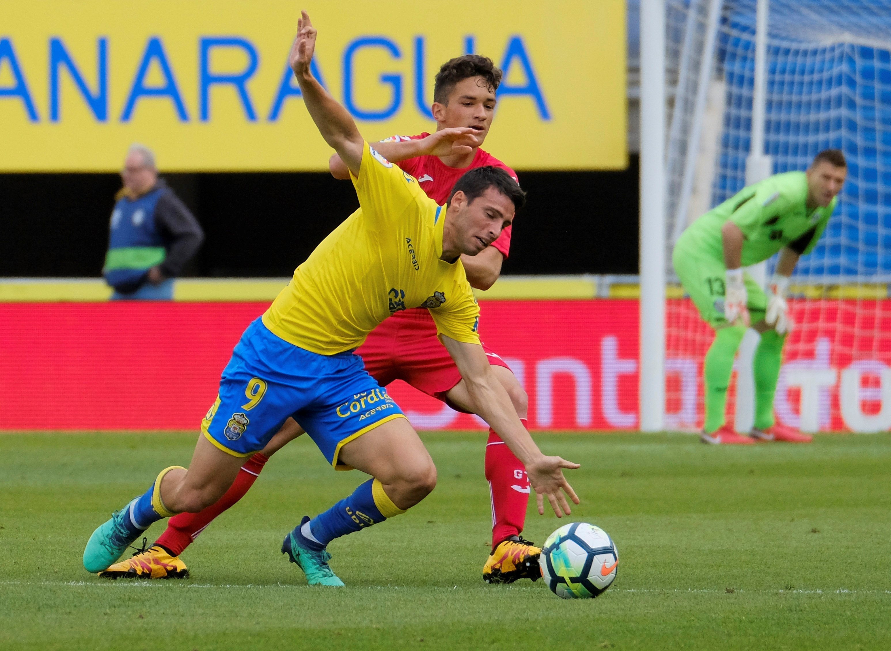 Las Palmas 0 - 1 Getafe. El conjunto madrileño se lleva los tres puntos en los últimos minutos y sigue soñando con Europa Las Palmas 0 - 1 Getafe. El conjunto madrileño se lleva los tres puntos en los últimos minutos y sigue soñando con Europa