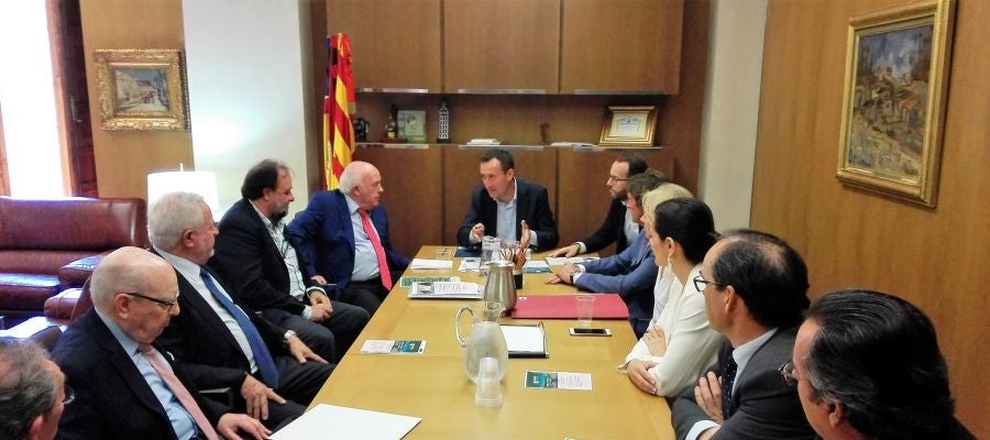 Miembros de la Junta Directiva de CEDELCO han sido recibidos por el alcalde de Elche Miembros de la Junta Directiva de CEDELCO han sido recibidos por el alcalde de Elche