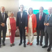 El ministro De la Serna presentaba ayer en Reinosa las alternativas de la conexión de alta velocidad desde Aguilar de Campoo a Reinosa. El ministro De la Serna presentaba ayer en Reinosa las alternativas de la conexión de alta velocidad desde Aguilar de Campoo a Reinosa.