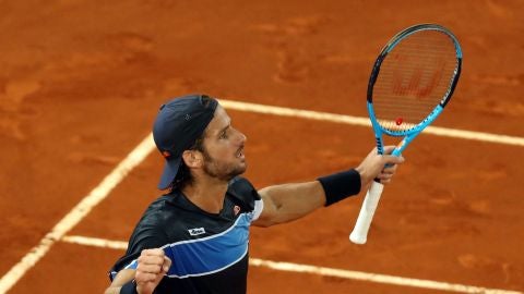 Feliciano L&oacute;pez celebra su victoria ante Pablo And&uacute;jar