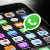 Mas de la mitad de los jovenes tienen una relacion de dependencia con los moviles Mas de la mitad de los jovenes tienen una relacion de dependencia con los moviles