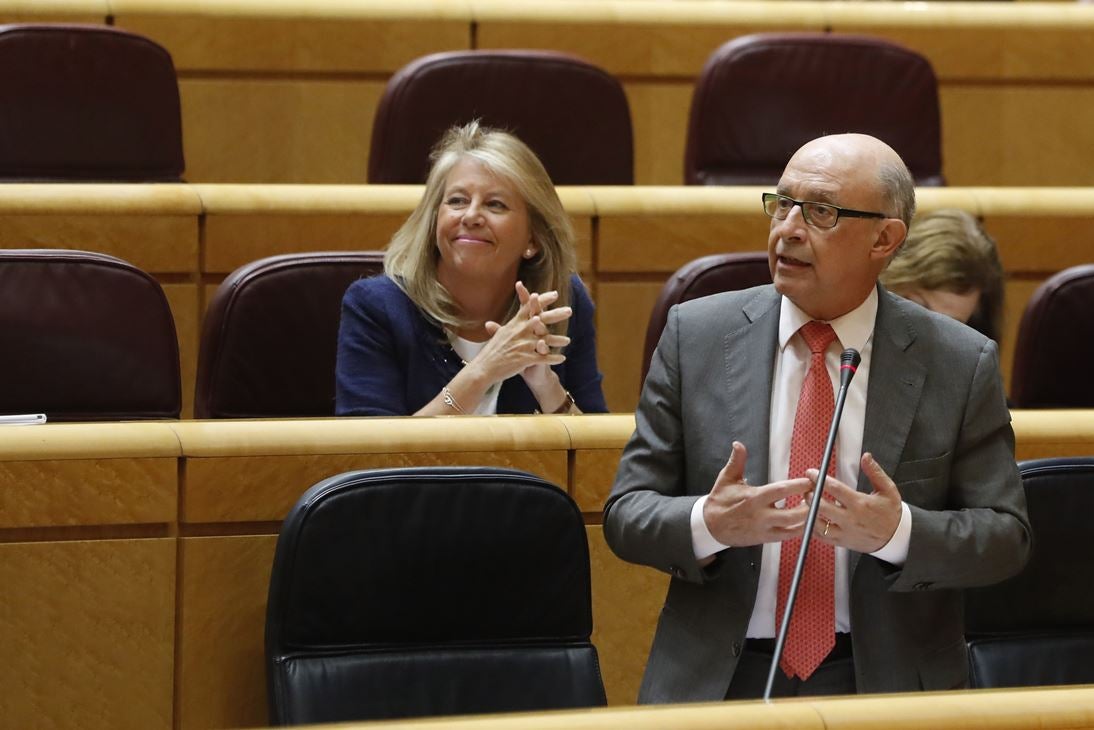 Montoro dice que no hay pruebas contra él y vincula el caso a los escándalos del Gobierno Montoro dice que no hay pruebas contra él y vincula el caso a los escándalos del Gobierno