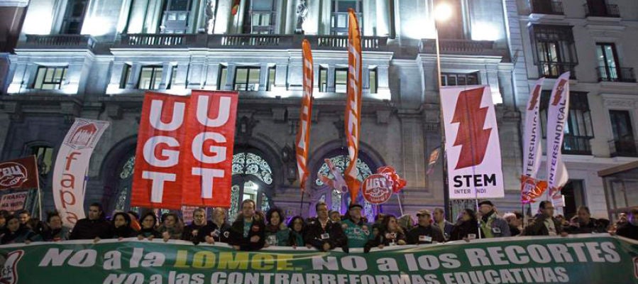 Protestas a favor de la educación pública y contra la Lomce Protestas a favor de la educación pública y contra la Lomce