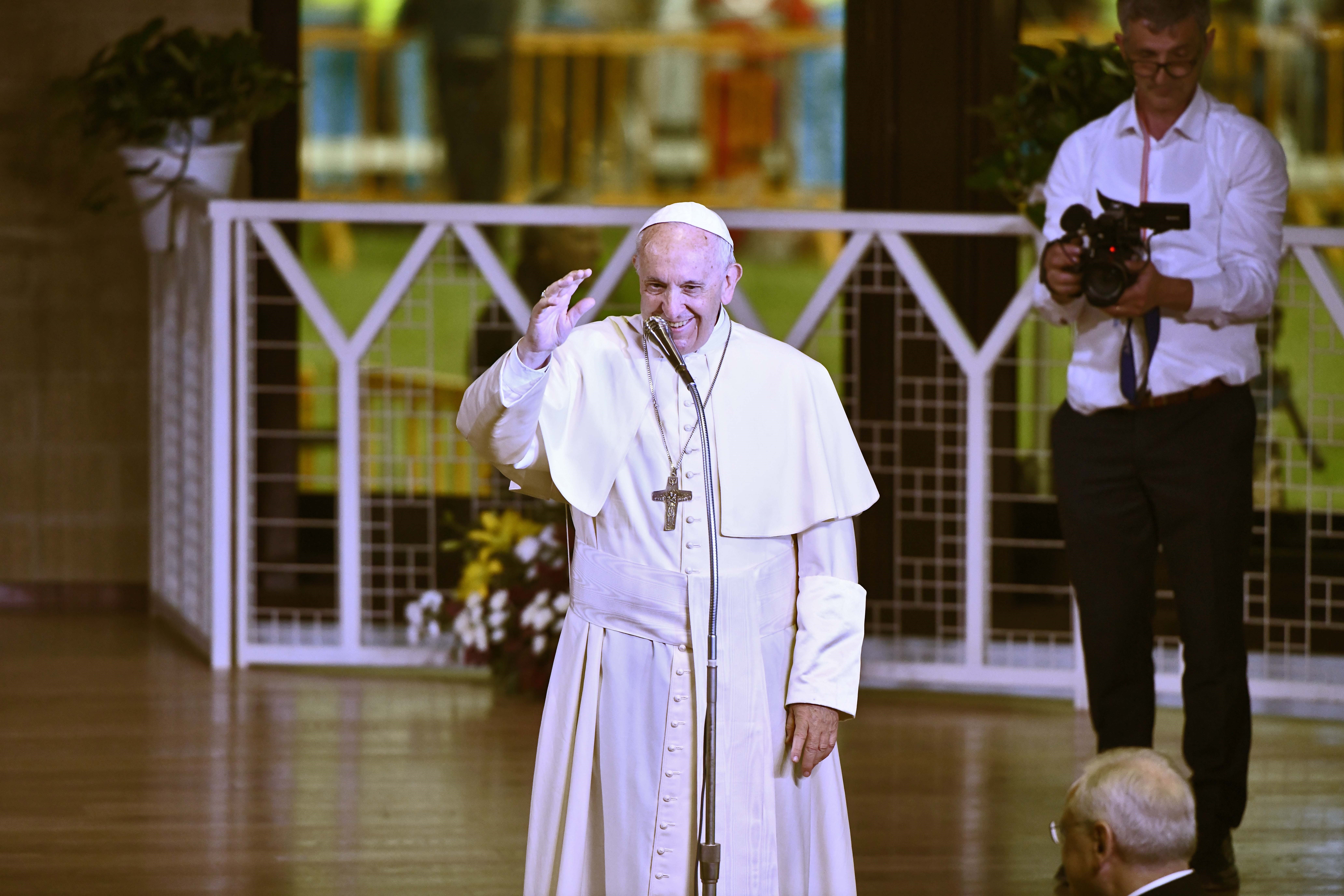 Todos los obispos chilenos presentan su renuncia ante el papa Francisco Todos los obispos chilenos presentan su renuncia ante el papa Francisco