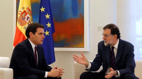 Mariano Rajoy y Albert Rivera durante su reuni&oacute;n en el Palacio de la Moncloa